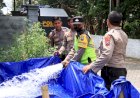 Kendaraan-Taktis-Polres-Blitar-Kota-Berubah-Fungsi-Bantu-Masyarakat-Droping-Air-Bersih