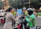 Ops-Keselamatan-Semeru-2024-di-Bulan-Ramadhan-Polresta-Malang-Kota-Berbagi-Takjil-Ajak-Pengendara-Tertib-Lalin
