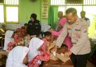 Wujudkan-Asta-Cita,-Polres-Probolinggo-Berbagi-Makanan-Bergizi-Untuk-Siswa-Sekolah-Dasar