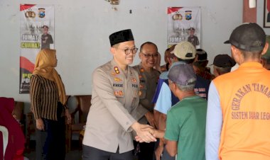 Kepala-Desa-Bulu-Apresiasi-Kepedulian-Polres-Ponorogo-Kepada-Puluhan-Warga-Kurang-Mampu