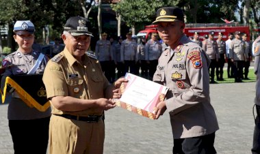 Wujud-Apresiasi,-Bupati-HM-Sanusi-Beri-Penghargaan-45-Personel-Polres-Malang-dan-Bhayangkari