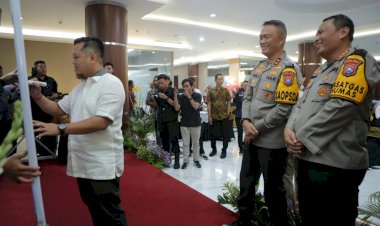 Gelar-Piramida,-Kapolda-Jatim-Bersama-Media-Deklarasikan-Pemilu-Damai