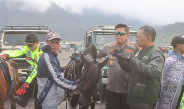 Operasi-Ketupat-Semeru-2024-Polres-Probolinggo-Gelar-Patroli-di-Kawasan-Bromo