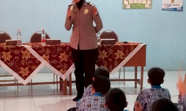 Polwan-Edukasi-Pelajar-Sekolah-Dasar-Bijak-Bermedia-Sosial