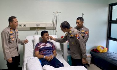 Karumkit-Bhayangkara-Lumajang-Lakukan-Hospital-Visite-Anggota-Polisi-Korban-Pengeroyokan-di-Jember