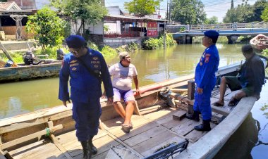 Jaga-Kamtibmas-Kawasan-Pesisir,-Satpolairud-Polresta-Sidoarjo-Giatkan-Sambang-Desa