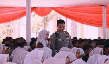 Peduli-Pendidikan,-Polres-Jember-Beri-Bantuan-untuk-Ratusan-Pelajar-di-Ruwatan-Lantas