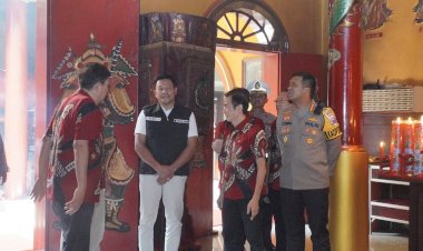 Forkopimda-Sidoarjo-Berikan-Rasa-Aman-dan-Nyaman-Ibadah-saat-Imlek