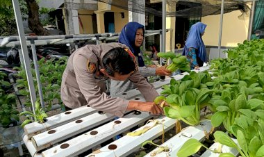 Bhabinkamtibmas-Bungurasih-Ajak-Warga-Manfaatkan-Lahan-Tidur-untuk-Tanam-Sayuran