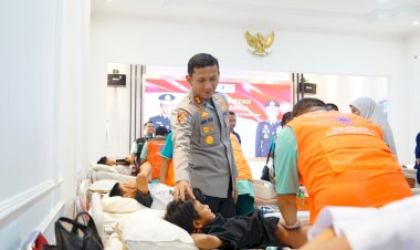 Bahagianya-100-Anak-Ikuti-Khitanan-Massal-Sambut-Hari-Bhayangkara-ke-79-di-Polres-Ponorogo