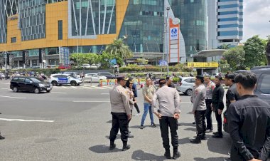 Massa-Aksi-Buruh-di-Jatim-Berjalan-Tertib,-Polresta-Sidoarjo-Kawal-Hingga-Batas-Kota-Surabaya