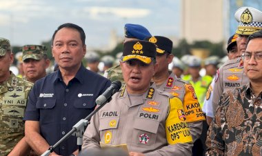 Wakapolri-Bagikan-Sembako-ke-Ribuan-Buruh,-Wujud-Kepedulian-Polri-di-Sektor-Industri-Dalam-Negeri