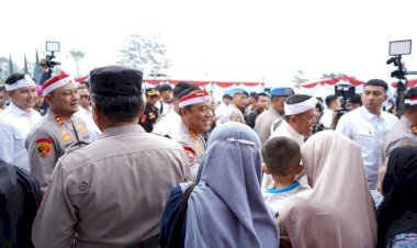 Wakapolri-Berikan-bansos-1.000-paket-untuk-2-Gapoktan-Bawang-putih-di-Cianjur