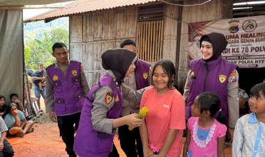 Tim-Trauma-Healing-Polda-Jatim-Bantu-Pulihkan-Warga-Terdampak-Gempa-NTT