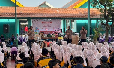Polwan-Goes-to-School,-Edukasi-Siswa-SMPN-2-Krian-tentang-Bahaya-Bullying,-Narkoba-dan-Kekerasan