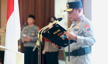 Kapolda-Jatim-Pimpin-Sertijab-Kabid-TIK-dan-Sejumlah-Kapolres-Baru