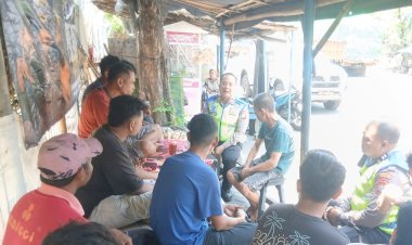 Polres-Pelabuhan-Tanjung-Perak-Imbau-Sopir-Truk-Manfaatkan-Buffer-Area-untuk-Antre-Penyeberangan