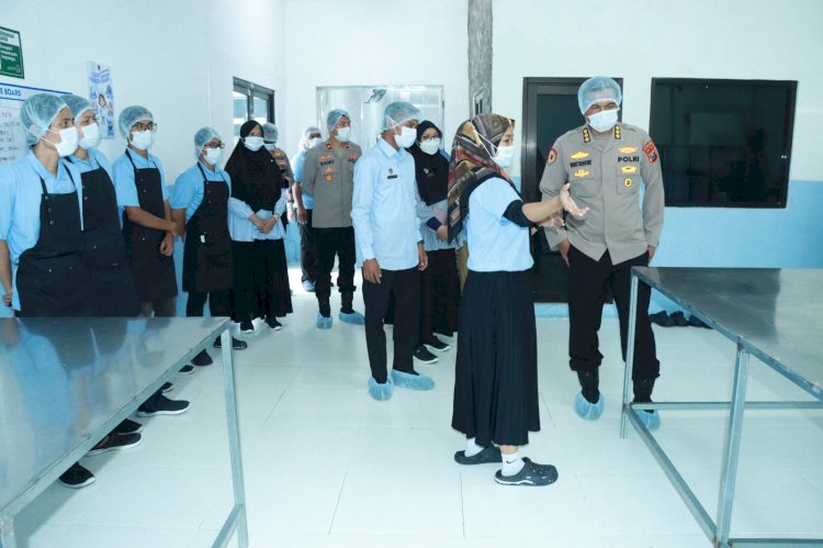 Itwasda Polda Jatim Lakukan Pengawasan SPPG Polres Gresik Pastikan Kualitas dan Kebersihan MBG