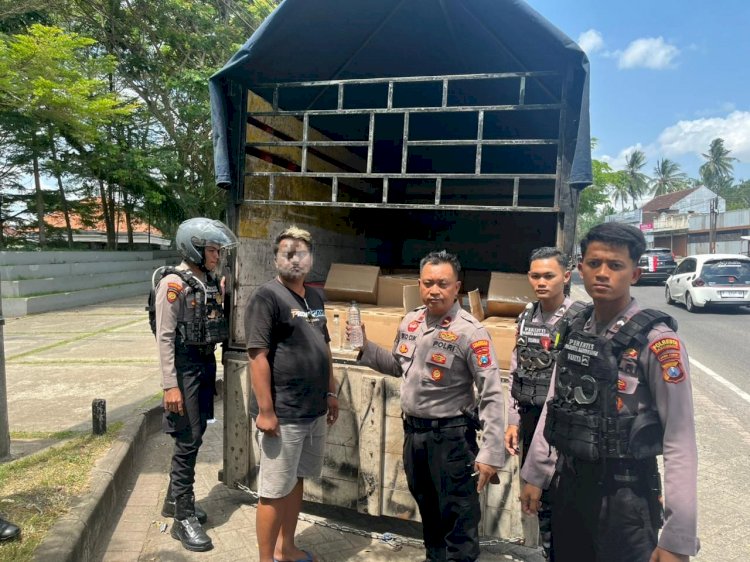 Patroli Polresta Banyuwangi Berhasil Gagalkan Penyelundupan Ribuan Botol Arak dari Bali