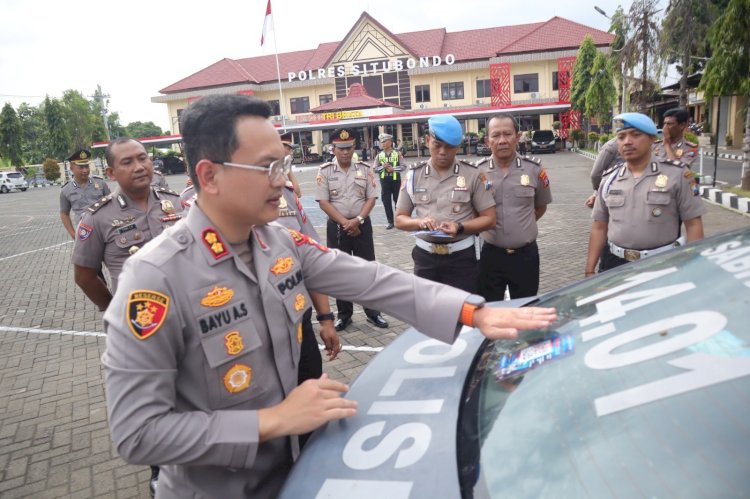 Transparansi  Polres Situbondo Pasang QR Aduan Propam Polri di Kendaraan Dinas