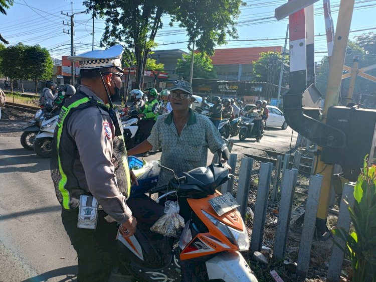 Polsek Buduran Edukasi Penggunaan Helm dalam Operasi Keselamatan Semeru 2026