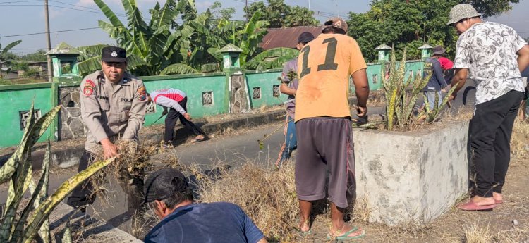 Bhabinkamtibmas Polsek Jabon Kerja Bakti Bersama Warga, Wujudkan Lingkungan Bersih dan Kondusif