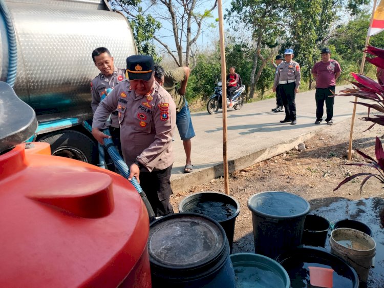 Polres Ponorogo Hadir Bawa Harapan Saat Kemarau Panjang, Salurkan 16 Ribu Liter Air Bersih untuk Warga Karangpatihan