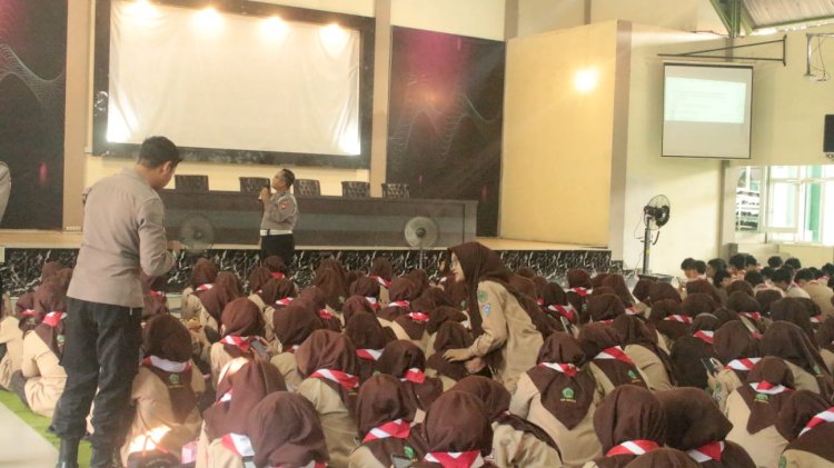 Polresta Sidoarjo Edukasi Pemanfaatan AI ke Pelajar